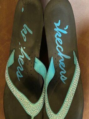 Skechers Rhinestone Wedge Flip Flops – Size 8 – Teal & Black